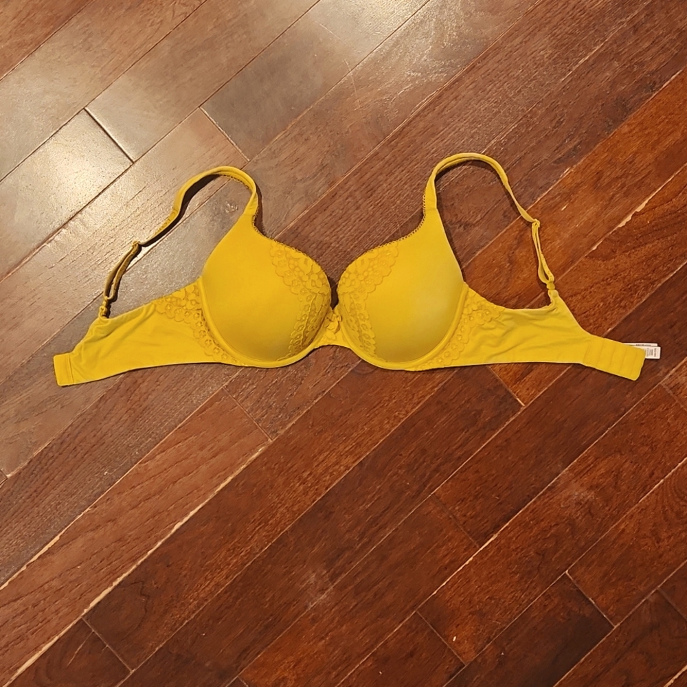 Victoria's Secret, Body By Victoria, size 34D.